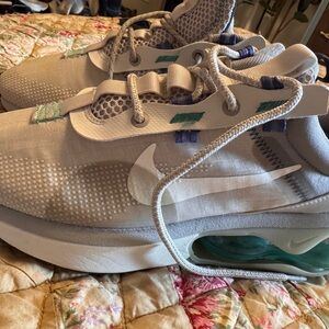Nike Airmax 2021 men’s running trainers White and Green Sneakers